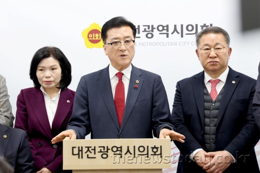 2025.12.23 결산 기자간담회-2.JPG