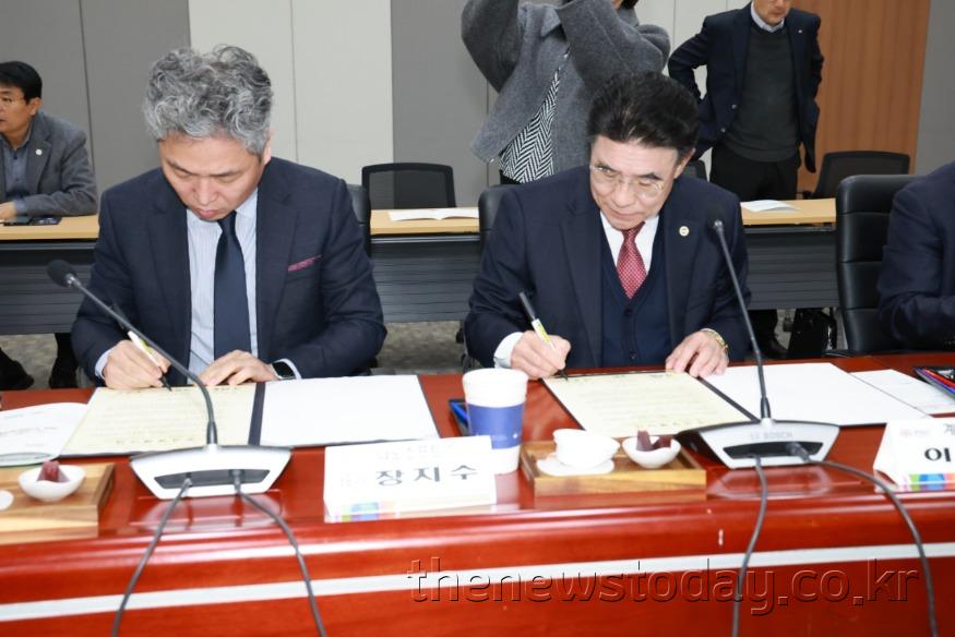 [사진1]나노소프트와 道 합동 투자협약체결.jpeg